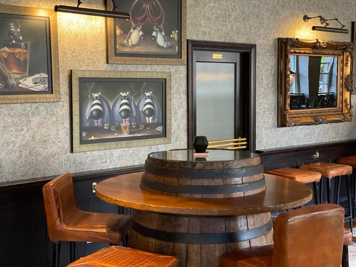 The Queens Head, Parkside 5 * Burley in Wharfedale
